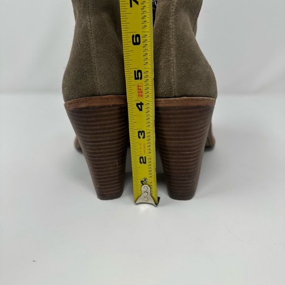 Vince Camuto Womens Taupe Suede  Ankle Bootie size 9.5 - Picture 9 of 9